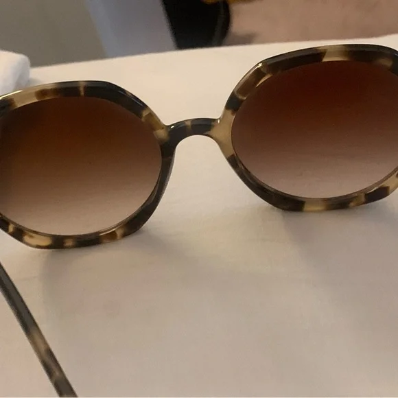 Tortoise Shell Round Sunglasses - Picture 3 of 5